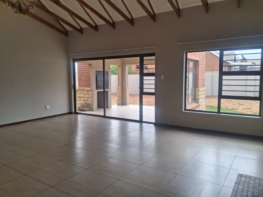 To Let 3 Bedroom Property for Rent in Hillside Free State